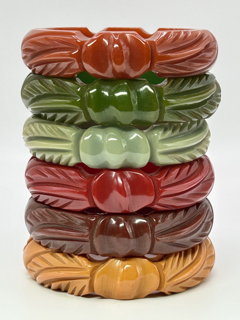 BB123 knot and leaf carved bakelite bangles